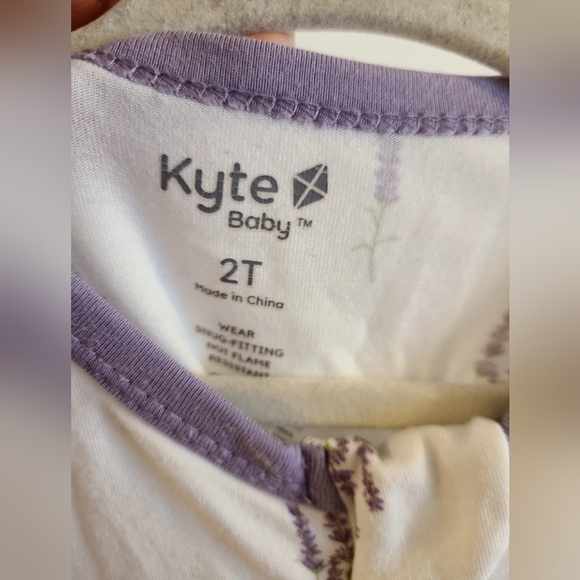 Kyte Baby Cream Lavender Print One-Piece Pajamas - Picture 4 of 5